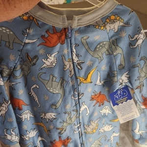 Mon Petit 2T footed non slip pajamas‎ onesie dinosaurs NWT sleepwear